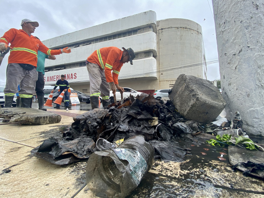 Descarte irregular de lixo segue sendo o grande fator para alagamentos. Foto: Maurício Manoel/Ascom Seminfra