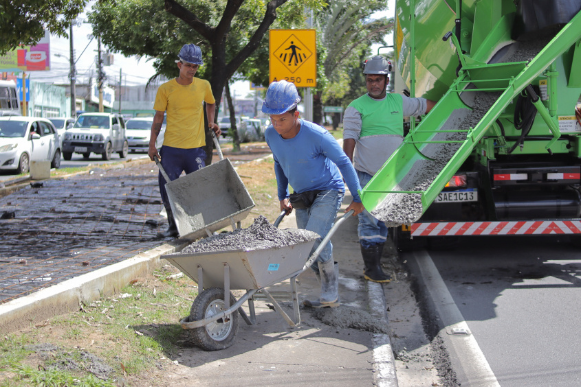 Concretagem ocorre em 200 metros da ciclovia, nesta sexta-feira (12). Foto: Junior Bertoldo/Ascom Seminfra