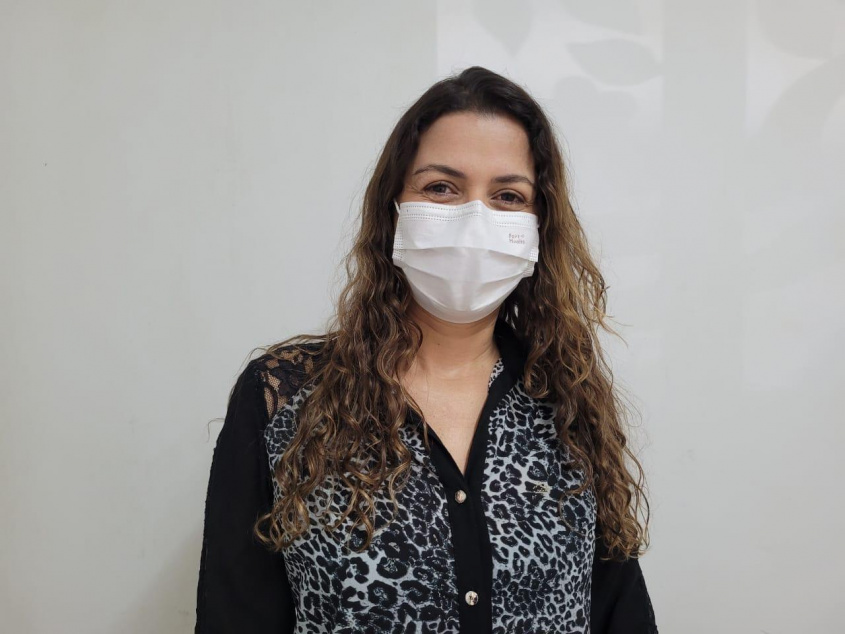 Gerente de Educação e Promoção em Saúde, Adriana Paffer, destaca que temas de saúde mental foram incluídos no Programa Saúde na Escola. Foto: Ascom SMS