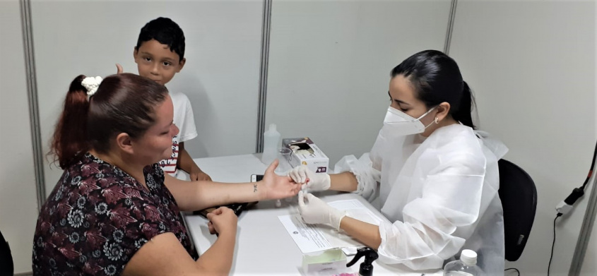 A população contou com testes rápidos para detectar HIV, sífilis e hepatites. Foto: Gerência de IST/Aids e Hepatites Virais
