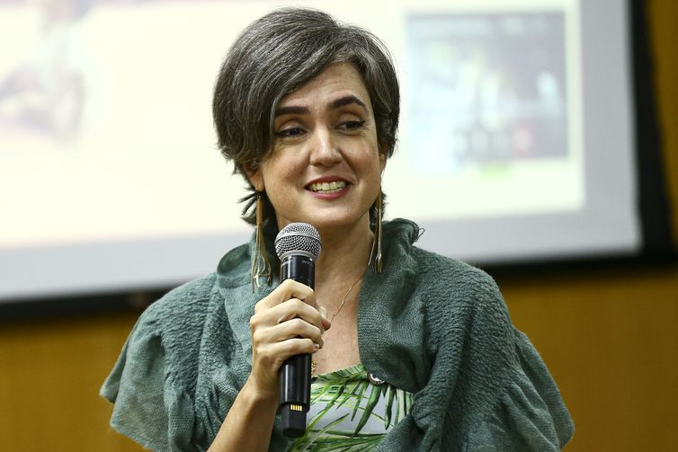 A coordenadora-geral de saúde perinatal e aleitamento materno, Janini Selva, durante o lançamento da Campanha Nacional de Aleitamento Materno 2022.