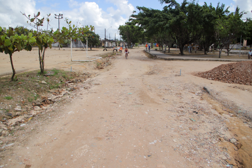 Obra de terraplanagem na Rua P1, no Eustáquio Gomes. Foto: Junior Bertoldo/Ascom Seminfra