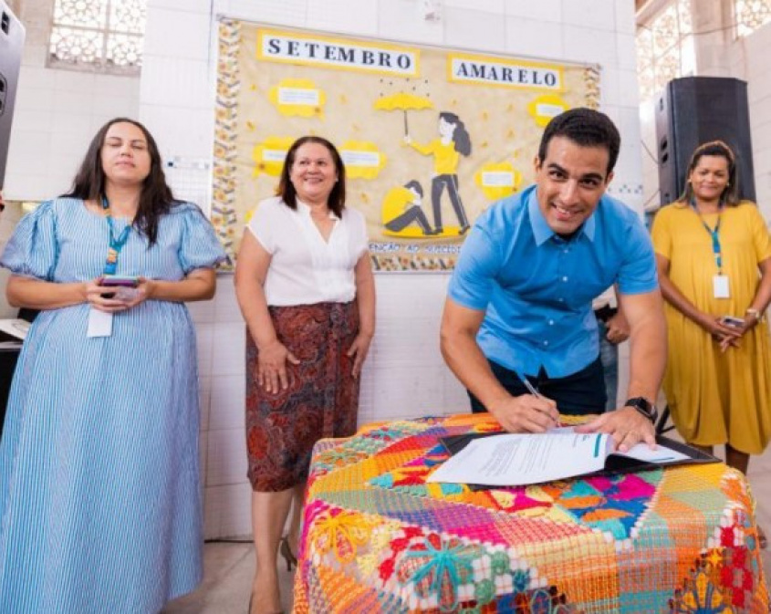 Prefeito em exercício, Galba Novaes Neto, autoriza obra e anuncia ampliação dos serviços. Foto: Edvan Ferreira/Secom Maceió