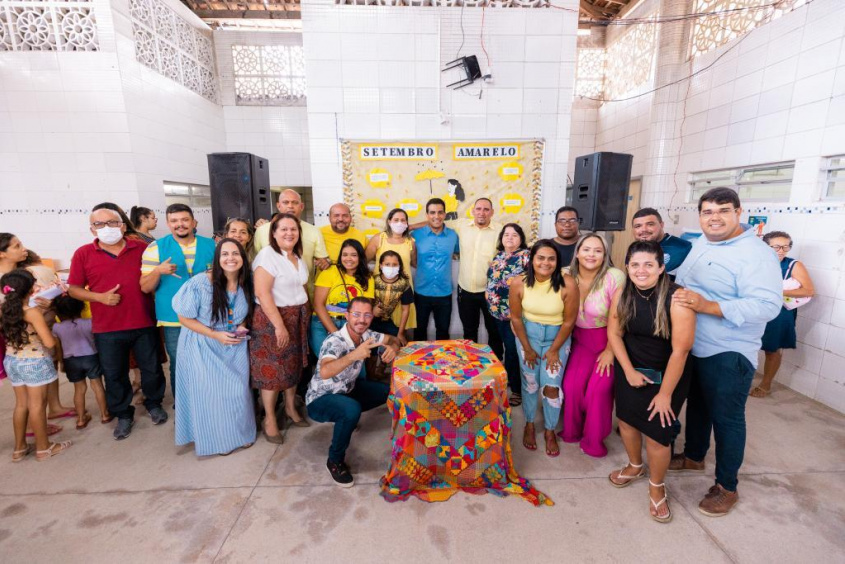 Galba Novas Netto comemorou junto aos servidores a assinatura da ordem de serviço. Foto: Edvan Ferreira / Secom Maceió