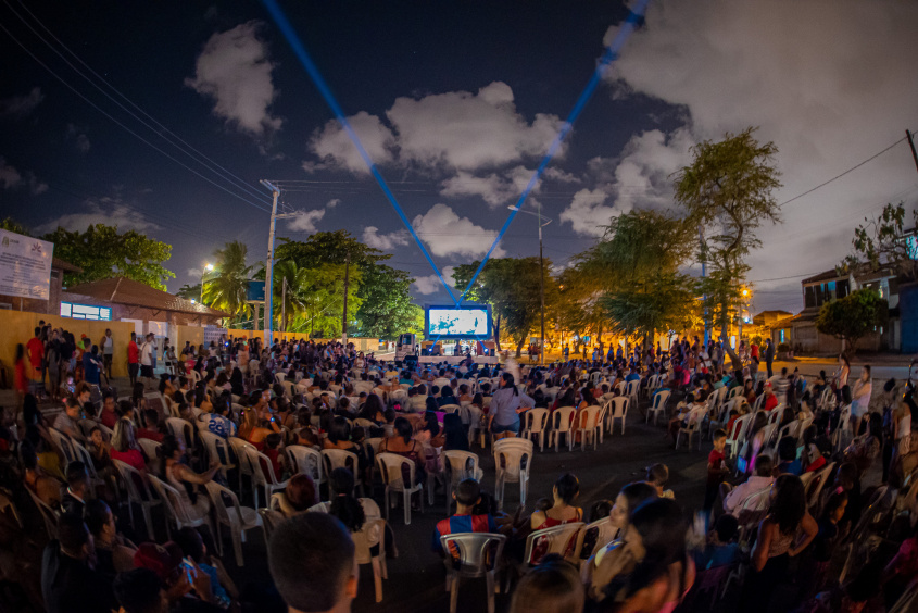 Cine Massa coloca à disposição do público um supertelão, sistema de som, cadeiras e muita diversão. Foto: Itawi Albuquerque / Secom Maceió