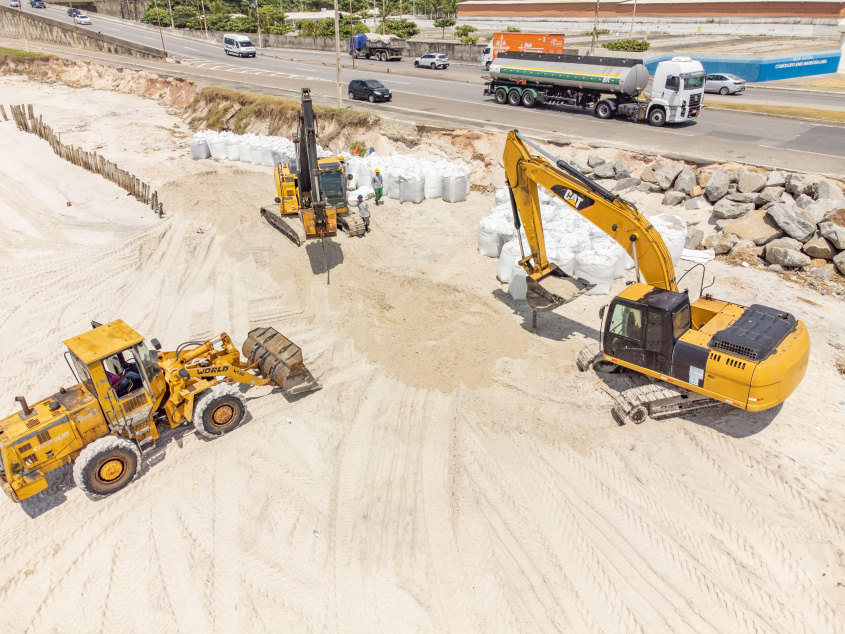 Obras para contenção do mar chegam no Pontal da Barra. Foto: Júnior Bertoldo/Secom Maceió