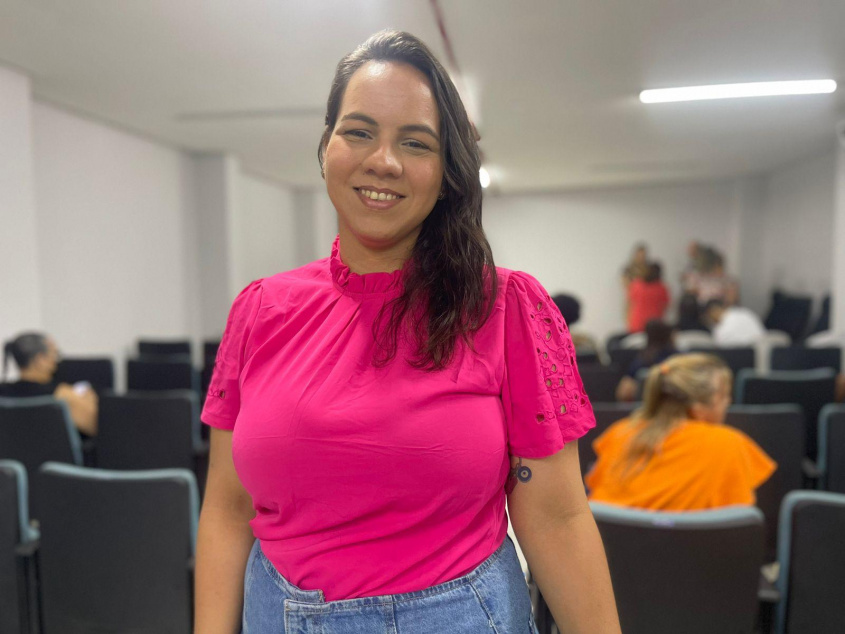 Camila Moura, gerente de Atenção às Doenças Crônicas da SMS, pontuou atendimento multriprofissional. Foto: Ascom SMS