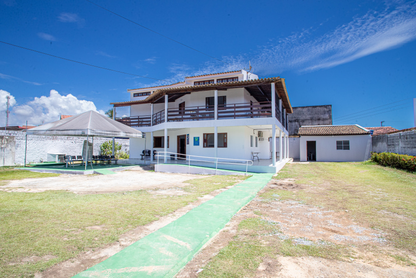 Antes e depois do Cras Bela Vista. Foto: Célio Júnior / Secom Maceió