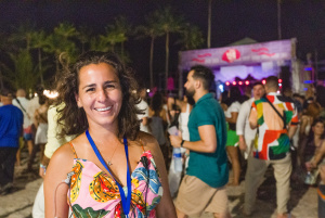 Layla Ferro, diretora executiva da Nem Vem Produções, sabe da responsabilidade em produzir um evento para milhares de pessoas. Foto: Nem Vem Produções