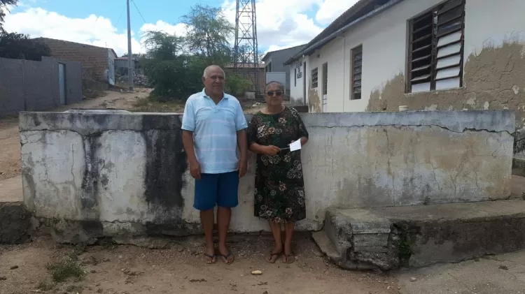 Casal ?Adinézio Teotônio Soares, 70, e ?Marlene Luiz Soares, 68, do povoado Quandu, em Poço das Trincheiras (AL): sem água - Arquivo pessoal - Arquivo pessoal