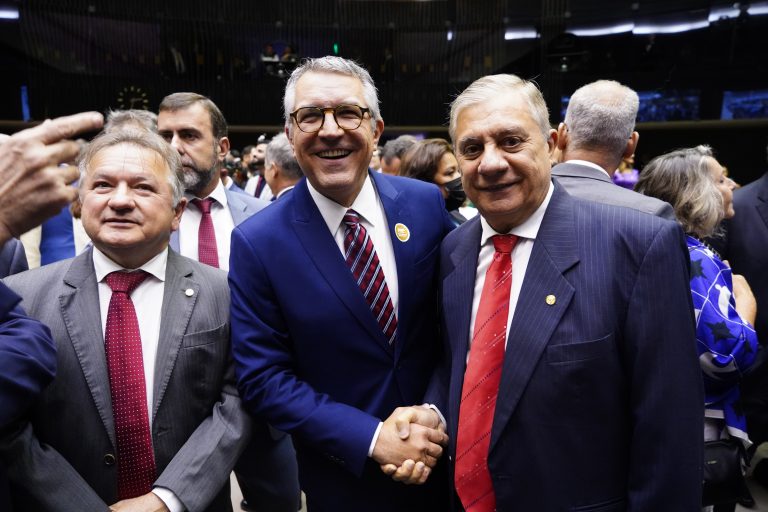 Cerimônia de posse do presidente da República, Luiz Inácio Lula da Silva. Dep. Merlong Solano (PT-PI), dep. Alexandre Padilha (PT-SP) e dep. José Airton Félix Cirilo (PT-CE)