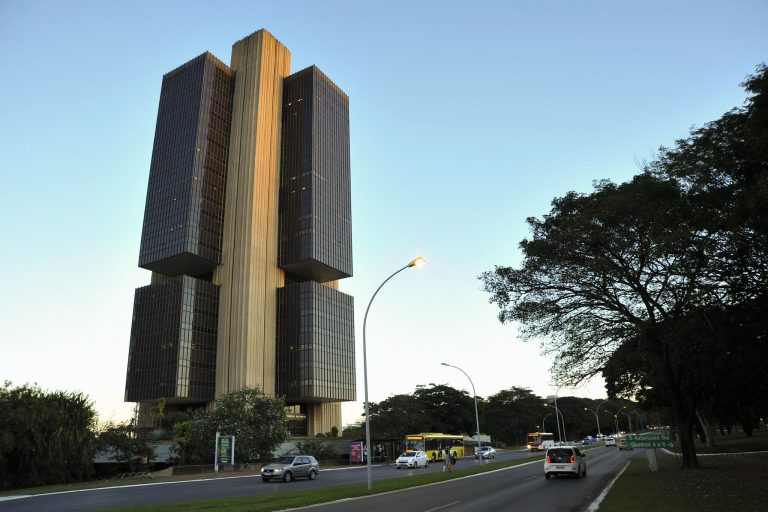 Brasília - monumentos e prédios públicos - fachada do edifício-sede do Banco Central sistema financeiro