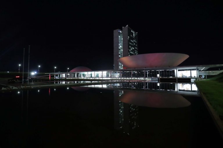 Congresso Iluminado em apoio a campanha nacional de prevenção ao HIV/Aids