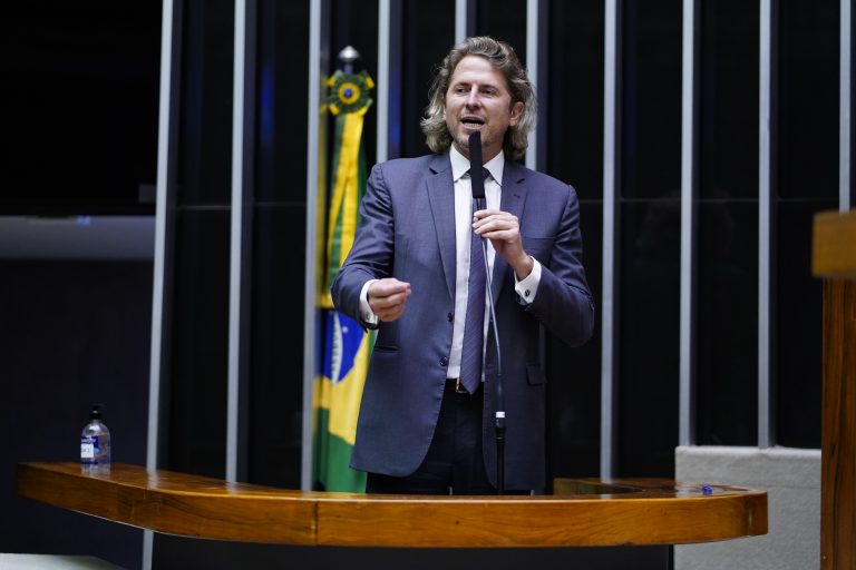 Breves Comunicados. Dep. Zeca Dirceu(PT - PR)