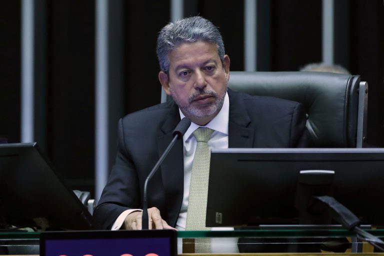 Arthur Lira preside sessão do Plenário