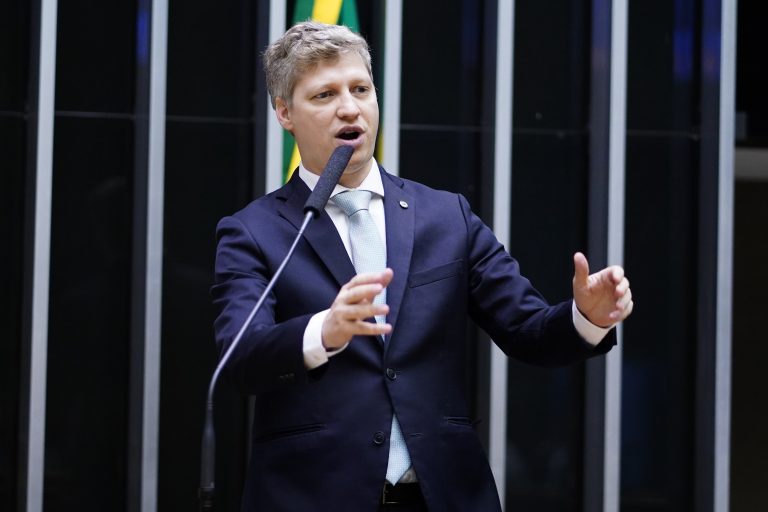 Deputado Marcel Van Hattem discursa no Plenário da Câmara 