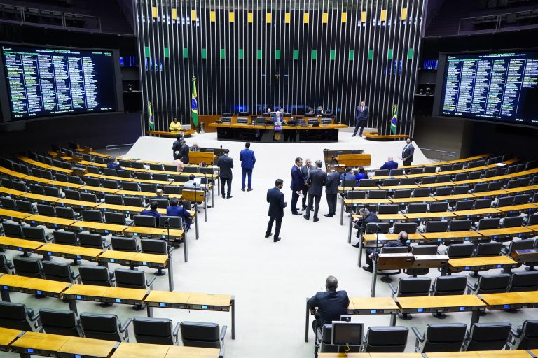 Sessão para a votação de propostas legislativas.