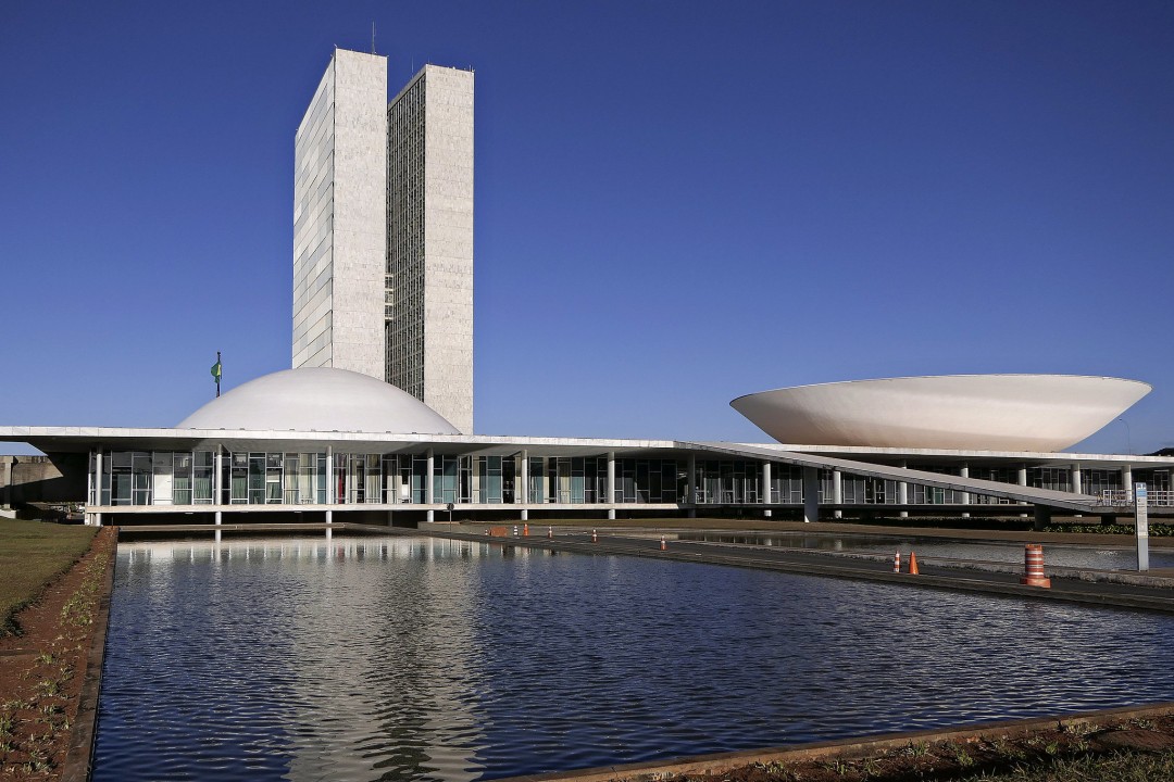 Brasília - Congresso - Câmara Senado cúpulas arquitetura Oscar Niemeyer