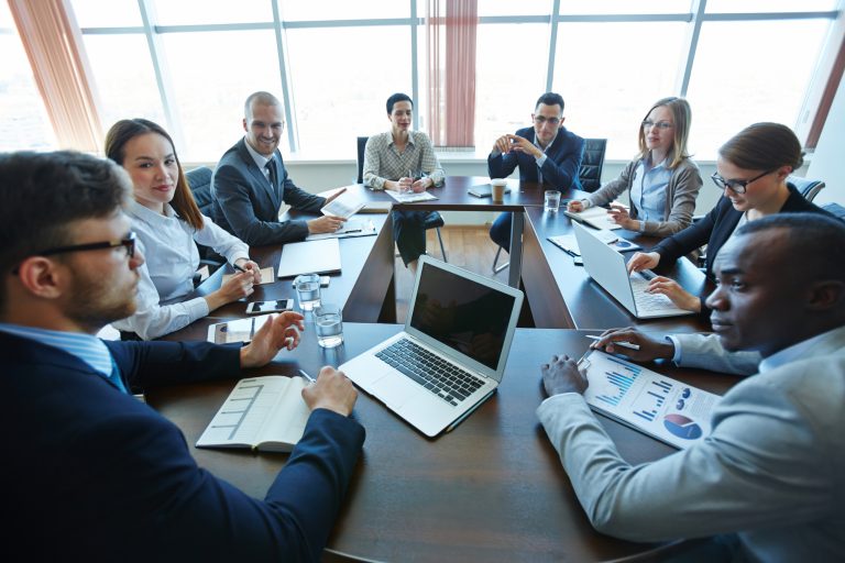 Economia - empresas - negócios índices investimentos investidores empresários empreendedorismo ações acionistas bolsa valores lucros prejuízos balanços financeiros microempresas empreendedores reuniões executivos funcionários empregos trabalhos profissionais