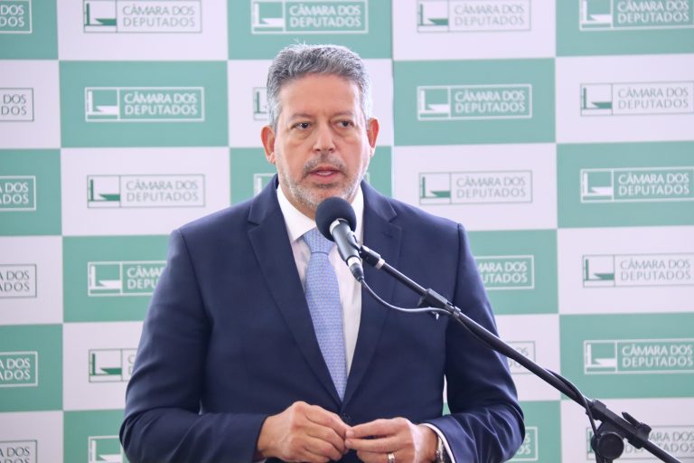 Arthur Lira concede entrevista 