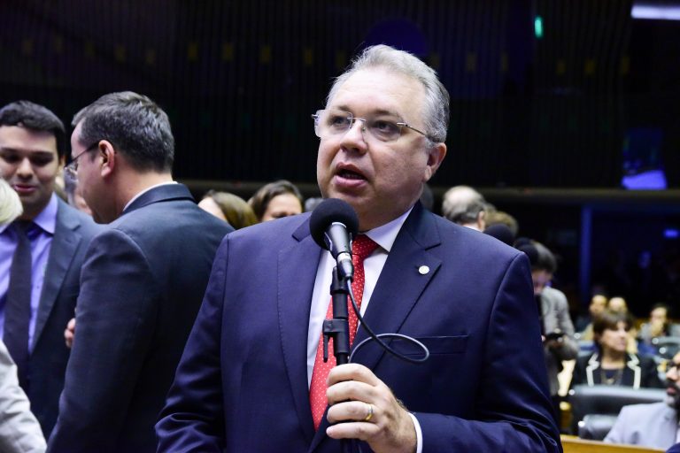Sessão Solene destinada ao Lançamento da 28ª edição da Agenda Legislativa da Indústria 2023. Dep. Florentino Neto (PT - PI)