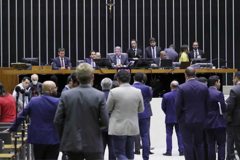 Sessão para a votação de propostas legislativas.