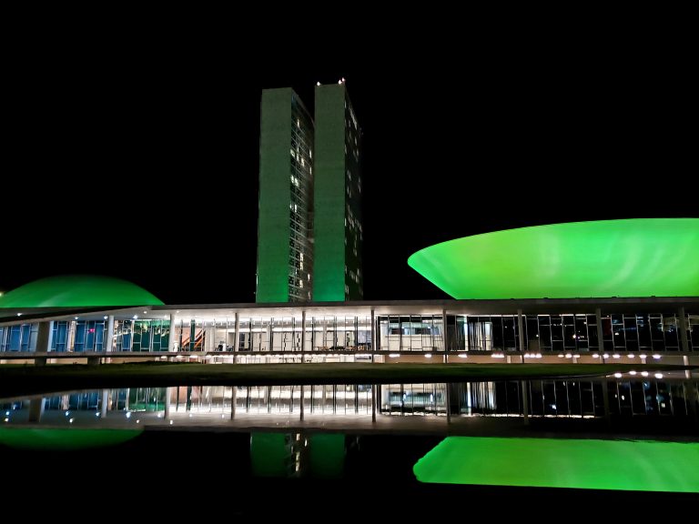 Congresso costuma se iluminar para chamar atenção para campanhas de saúde