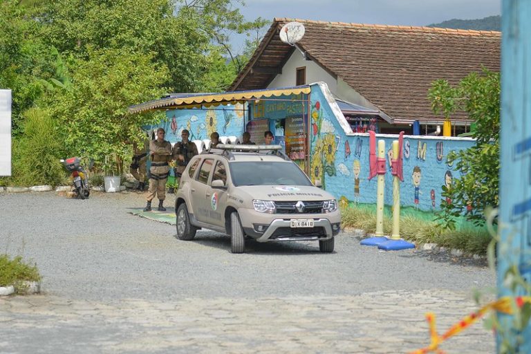 Creche Cantinho Bom Pastor na manhã desta quarta-feira (05) onde ocorreu uma tragédia com quatro crianças brutalmente assassinadas no local