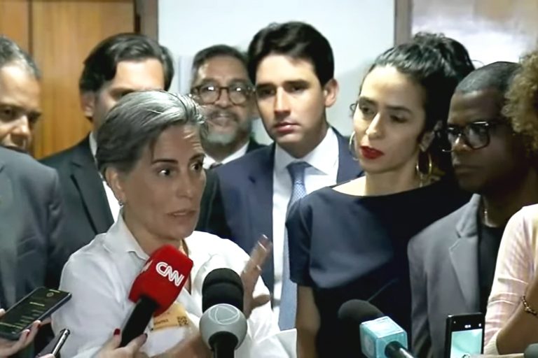 Artistas dão entrevista