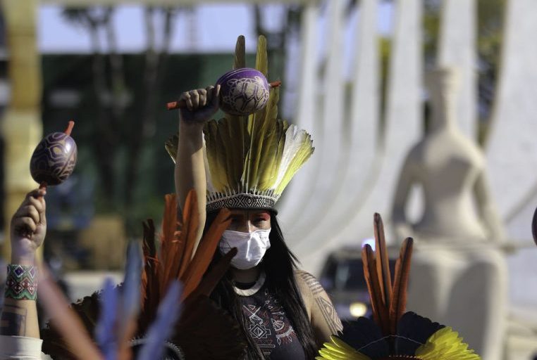 Indígenas em frente ao Supremo Tribunal Federal (STF)