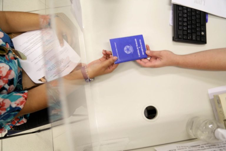 Trabalho - geral - trabalhador - emprego - desemprego - carteira de trabalho