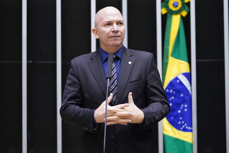 Deputado Gerlen Diniz (PP-AC) no Plenário da Câmara