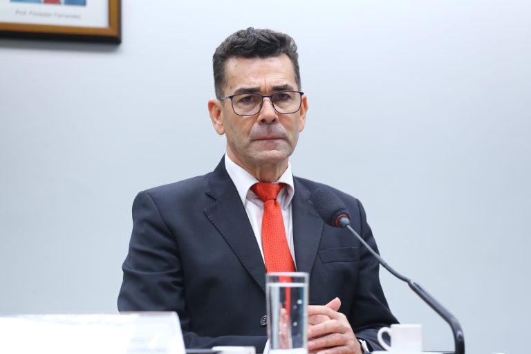 Rompimento de barragens e os impactos na saúde da população atingida. Dep. Padre João(PT - MG)