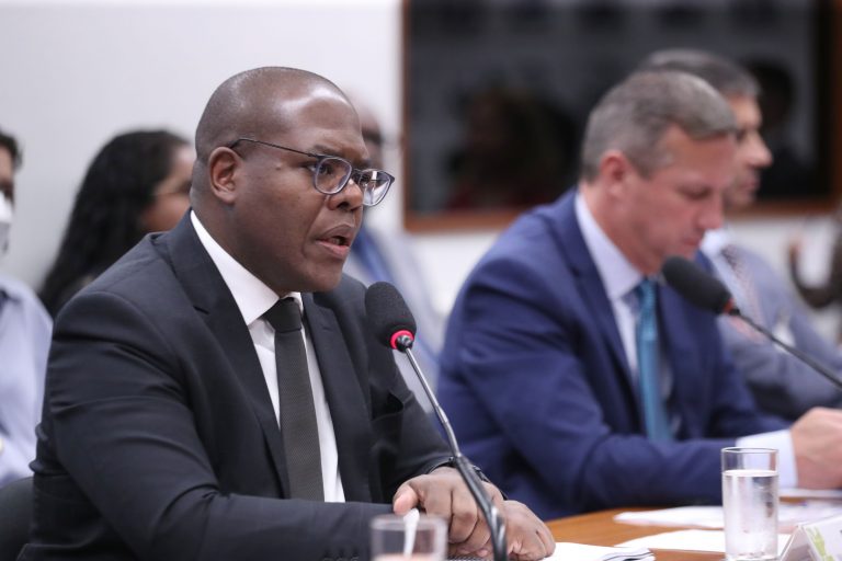 Reunião Extraordinária. Ministro dos Direitos Humanos e da Cidadania, Silvio Luiz de Almeida.