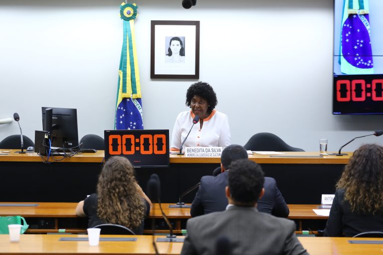Audiência Pública - Cem anos da Rádio MEC e o papel da rádio pública na democracia. Dep. Benedita da Silva(PT - RJ)
