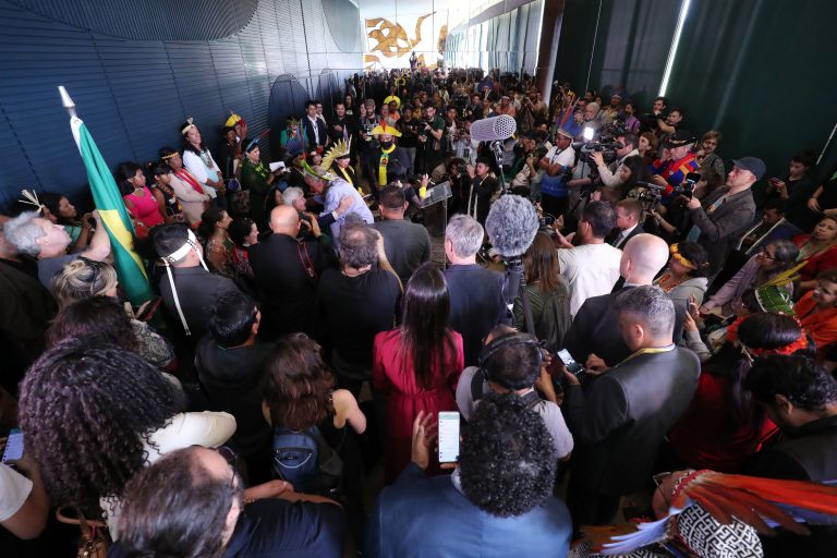 Lançamento da Frente Parlamentar Mista em Defesa dos Direitos dos Povos Indígenas