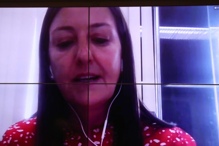 Audiência Pública - Confisco de aposentadorias de servidores públicos e pensionistas. Coordenadora Geral de Normatização e Acompanhamento Legal do Departamento de Regimes da Previdência do Ministério da Previdência Social, Cláudia Fernanda Iten.