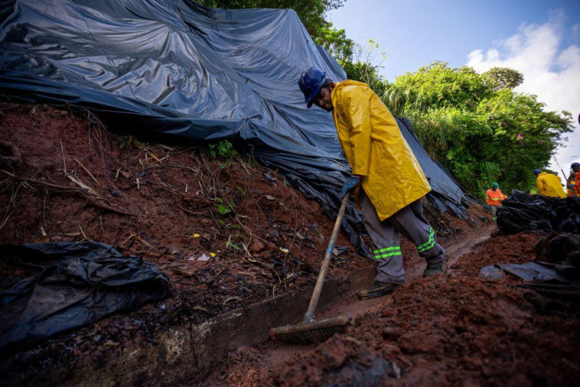 Obra de contenção da ladeira de Fernão Velho será definitiva. Foto: Itawi Albuquerque/Secom Maceió