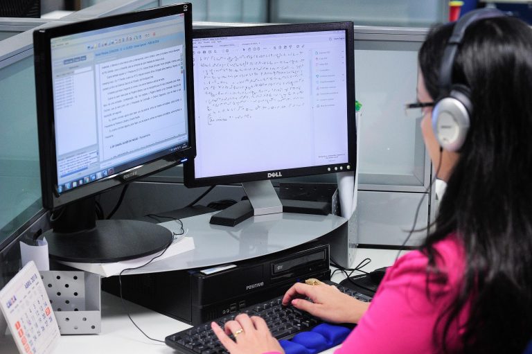 Comunicação - geral - taquigrafia registro discursos transcrição