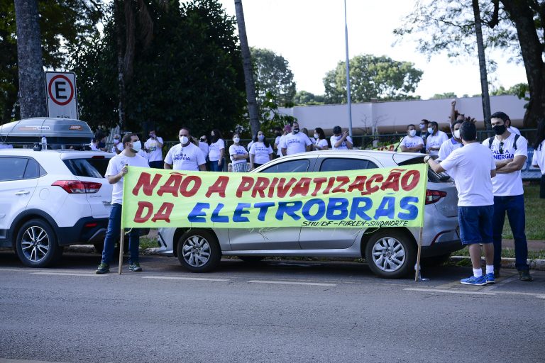 Energia - Elétrica - Manifestação – Trabalhadores do setor elétrico protestam contra privatização da Eletrobras.