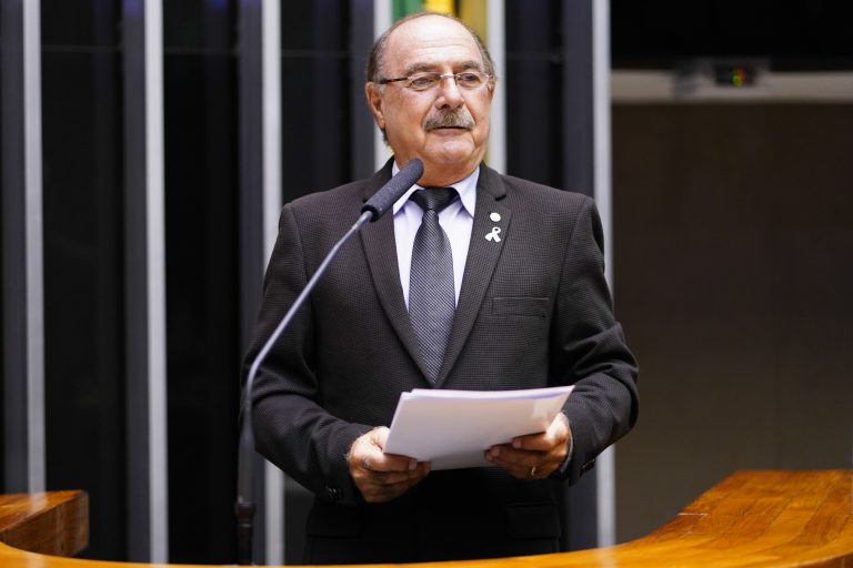 Deputado Dr. Zacharias Calil (União-GO) no Plenário da Câmara dos Deputados