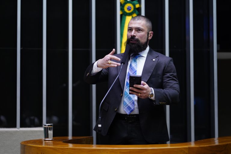 Deputado Delegado Paulo Bilynskyj (PL-SP) no Plenário da Câmara dos Deputados