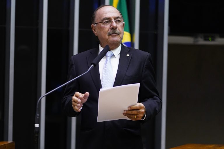 Deputado Dr. Zacharias Calil (União-GO) no Plenário da Câmara dos Deputados