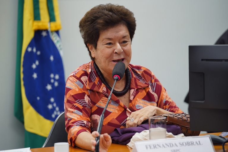 Audiência Pública - Arrecadação, distribuição e aplicação de recursos dos fundos de ciência tecnologia nos diversos setores da atividade econômica brasileira. Vice-Presidente da Sociedade Brasileira para o Progresso da Ciência (SBPC), Profª. Fernanda Antônia da Fonseca Sobral.