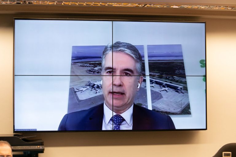 Audiência Pública sobre o Funcionamento dos aeroportos Santos Dumont e Tom Jobim no Rio. Presidente do Aeroporto RIOgaleão, Alexandre Monteiro.