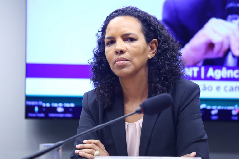 Audiência Pública - Custo da remarcação/cancelamento de passagens aéreas e descumprimento CDC para desistência de compra. Presidente da Seção V - do Transporte Aéreo de Cargas e de Passageiros - Confederação Nacional do Transporte (CNT), Jurema Monteiro.