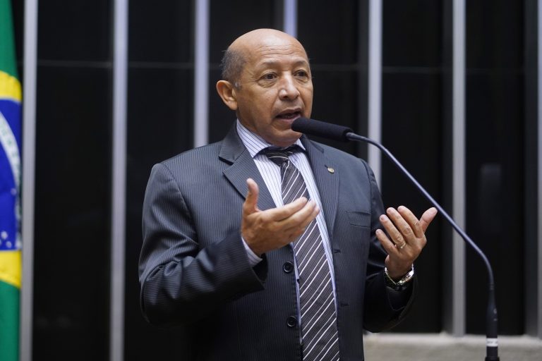 Deputado Alfredinho (PT-SP) fala no Plenário da Câmara dos Deputados