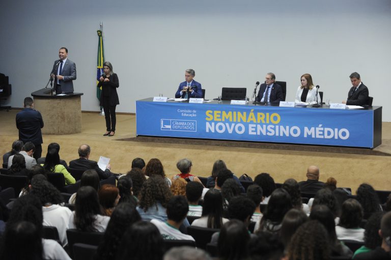 Seminário Novo Ensino Médio.