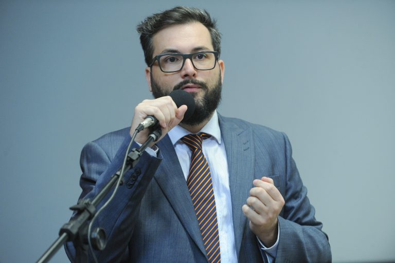 Seminário Novo Ensino Médio. Professor - Universidade Federal do ABC, Fernando Cássio.