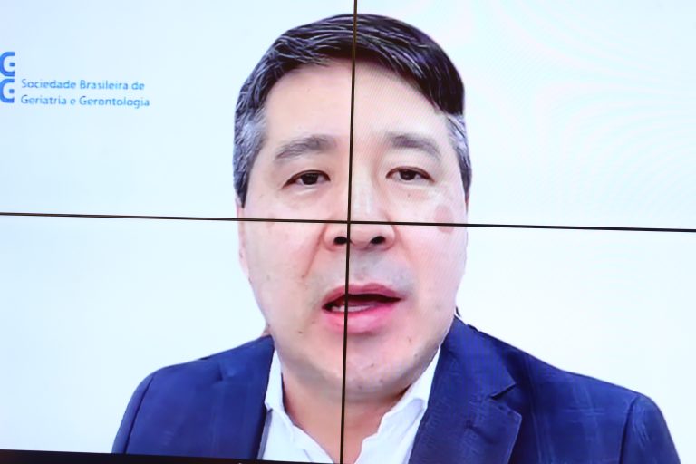 Audiência Pública - A falta de médicos geriatras nas instituições de saúde. Representante - Sociedade Brasileira de Geriatria e Gerontologia, Carlos Uehara.